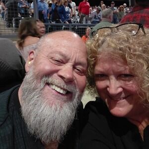 Meet your Posher, Lora